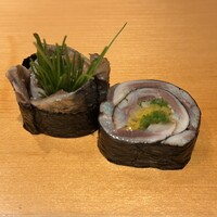 鮨 はしもと - 赤酢漬けしたイワシの海苔巻き