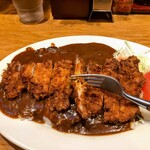 アレックス - 薄切りだしちょっと硬いお肉だけど、それを包み込む揚げ衣の存在感で圧勝