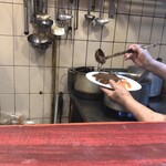 アレックス - レードルからカレールウたっぷり掛けてくれます