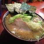 家系総本山 ラーメン 吉村家 - ラーメン　麺固め・キャベツ　¥670