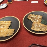 鰻 北白川 - 左が「でしこ」、右側が「オスの鰻」