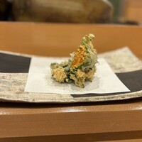 秋田 てんぷら みかわ - ウニの大葉。食べる前から優勝確定！