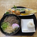 岡山屋 - うどん定食、うどんは肉うどんに変更