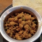 マロロガ バワン - キーマカレー。挽肉がふっくら柔らかくてびっくり｡グリンピースが入ってる｡