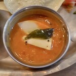 マロロガ バワン - サンバル(白ぽっく見えるのはタケノコ)