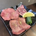 炭火焼肉 にく式 - 上タン・並タン・タンした