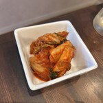 炭火焼肉 にく式 - キムチ