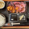敏 - ミックス定食750円に追加でホルモン3切れ280円