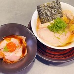 Ramen Ao - 秋田牛脂の醤油ソバ+チャーシューユッケ丼