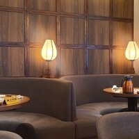 正宗広東私房菜サワダ 梅田エスト店 - 中華料理店とは思えない落ち着いた雰囲気の店内