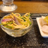 正宗広東私房菜サワダ 梅田エスト店 - プリップリのくらげ♡干し豆腐の和え物♡蒸し鶏葱ソース