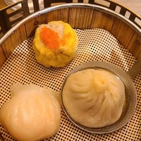 正宗広東私房菜サワダ 梅田エスト店 - 点心3品(広東焼売、エビ餃子、小籠包)