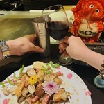 まど居 - Takaクシーはハイボール✨私は赤ワイン✨