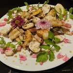 まど居 - 美しいキノコソテー✨Takaクシーオリジナル海老プラスで(´   ✪ω✪` )ｽｺﾞｲ!!!✨✨お花が可愛らし過ぎます՞⸝⸝ᵒ̴̶̷  ᵒ̴̶̷⸝⸝՞✨✨