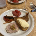 料理店オクノ - 前菜　とうもろこしムース　玉ねぎとチーズのキッシュ　カポナータ　苺とトマトのアールグレイ風味　パテドカンパーニュ