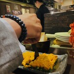 まど居 - ウニホーレンにTakaクシー入刀(///ω///)ﾎﾞｯｗ✨
      Takaクシー、半分に分けてくれました*ˊᵕˋ*✨