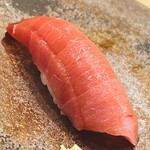 木挽町 とも樹 - 沖縄の中トロ。パサつき感は皆無でほど良い酸味を湛えておりました