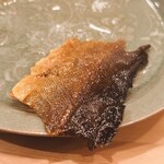 木挽町 とも樹 - 琵琶マスの皮の炙り