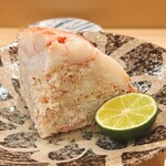 木挽町 とも樹 - 共和えした毛蟹の身と味噌が甲羅にぎゅうぎゅう詰め。山手線のラッシュも顔負けの密着度