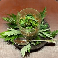 おが和 - 渡り蟹と山菜の酢の物　混ぜて食べる