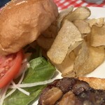 アイコウシャ - ポテトは厚切りポテチタイプ