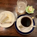 オランダ - モーニング（★飲み物代金だけ）ミニサンド＋果物