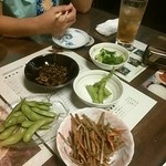 まつふじ - サッとつまみが出てきます。