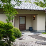 瞬 - 母屋までのアプローチ