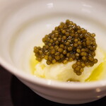 瞬 - キャビアの程よいえんみとじゃがいもの甘みを円やかに繋ぐオリーブオイル。 いきなり味覚を鷲掴みにされたような、高嶺を感じさせるバランスと沁み入る美味しさ！ 美味い！