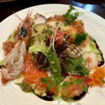 ルヴェール - ◉ 前菜
                                いろいろな海の幸のカルバッチョ
                                　☘️有頭海老、サーモン、タコ、帆立、つぶ貝、
                                　　海老、ほっき貝など