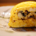 瞬 - 口に放り込んで感じるのは、隠しきれない鰻の存在感。 肉厚で漲る旨さは、玉子の甘みのなかにしっかりと薫香とあぶらを炸裂！ う巻き史上、過去イチの美味しさをあっさりと更新させる。