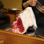 瞬 - 滋賀の精肉店サカエヤさんから仕入れた北海道産の赤牛。
