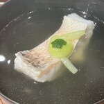 馳走 啐啄一十  - 利尻昆布と鮪節の出汁に浮かべて