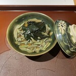 馳走 啐啄一十  - 加賀野菜の金時草が乗っています