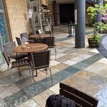 크레프리 앙제리나 가루이자와 혼텐 - 가게 앞 파티오