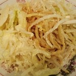 麺家 ぶんすけ - 粉チーズがいっぱい！（カレー油そば）