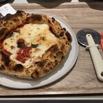 400℃ - PIZZA「マルゲリータ」(税込1,799円)