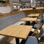 400℃ - 内観(※お店は商業施設「mori no machi」のフードホール内にあり､それなりにテーブル席は数がありました)