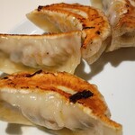 謝甜記 - ずっしりと重くて実力派の焼餃子！美味しい！！