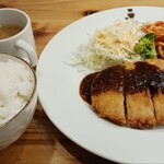 ピノキオ - 料理写真:日替わりランチ(ジューシーポークカツ定食・ご飯大盛)