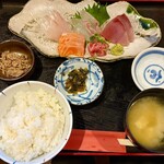魚とし - 料理写真:「刺身定食」@1100 (食後のドリンク付き)
