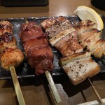 炭焼雷 - つくね、レバー、豚バラ、ひな皮