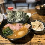 家系ラーメン クックら - 焼豚のピンク色最高！！