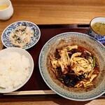 月泉 - 限定ランチ A.回鍋肉1,300円。