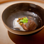 温石 - 椀物はカマスのたたき、椎茸、蕨、山椒