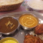 サンサール - マトンカレー(左)とバターチキン(右)