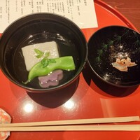 日本料理おばな - 清汁仕立てあやめの麸と器が金魚です