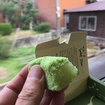 彩雲堂 - "新緑を連想させられる綺麗な緑色でした"