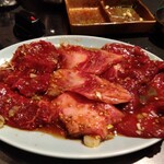 焼肉ことづて - ランチの赤身3種(左からハラミ、カルビ、ロース)