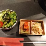 焼肉ことづて - ランチのキムチ、ナムル、サラダ